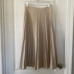 LIKE NEW Faux leather cream skirt. MIDI length